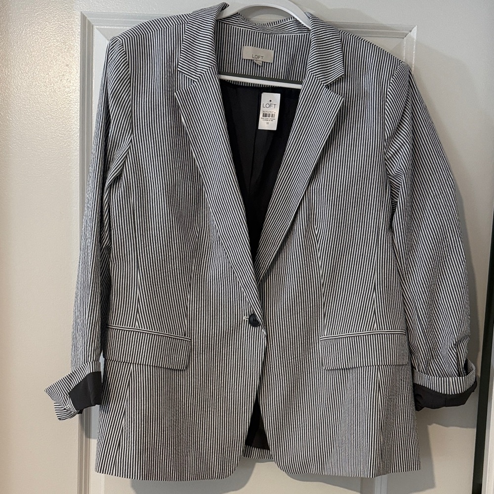 LOFT Seersucker Blazer - Picture 2 of 3